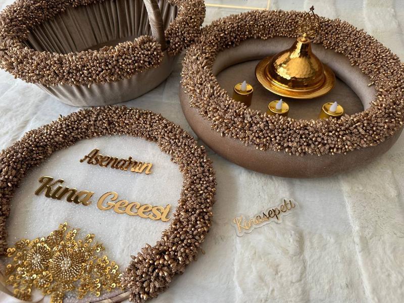 Kişiye Özel Bej Tomurcuk Desenli Kına Tepsisi, Sepeti ve Gelin Defi Seti - Detay Görünümü