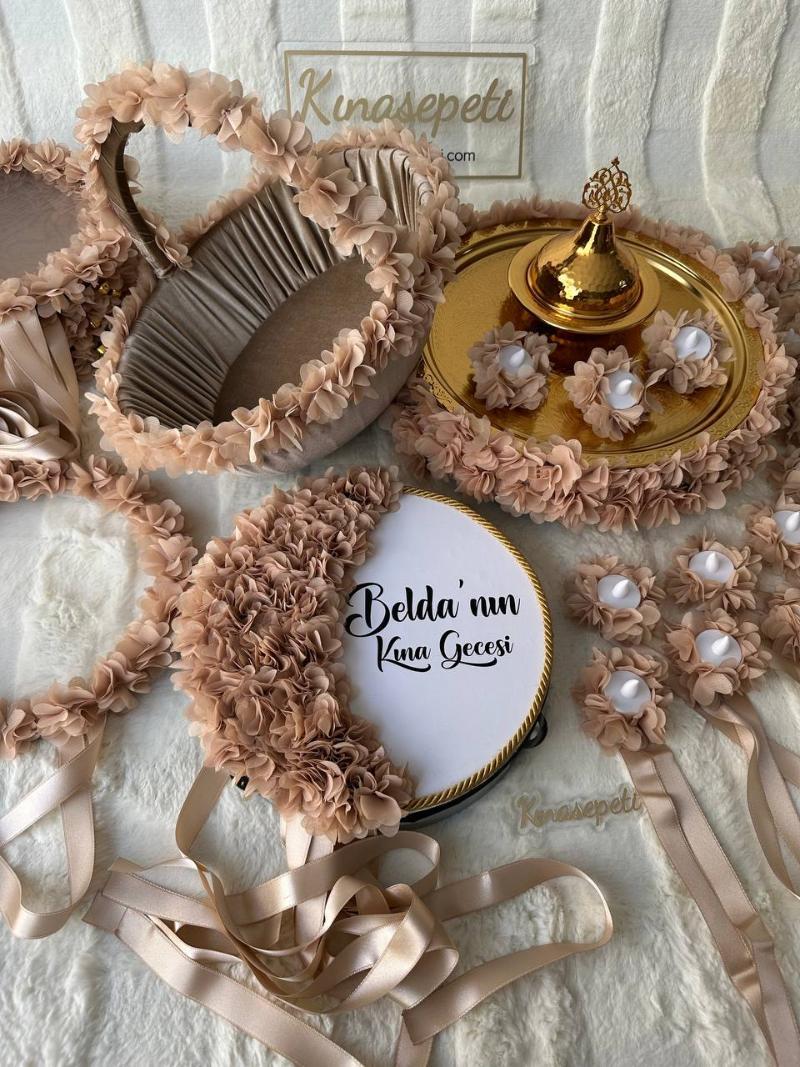 Full Paket - Süslü Kahverengi Kına Tepsisi ve Nedime Aksesuar Seti - Ön Görünüm